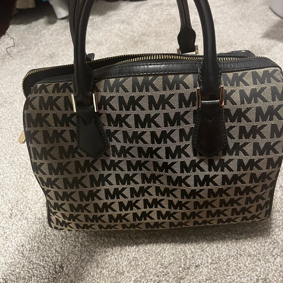 Michael Kors bag and wallet set - Picture 3 of 8